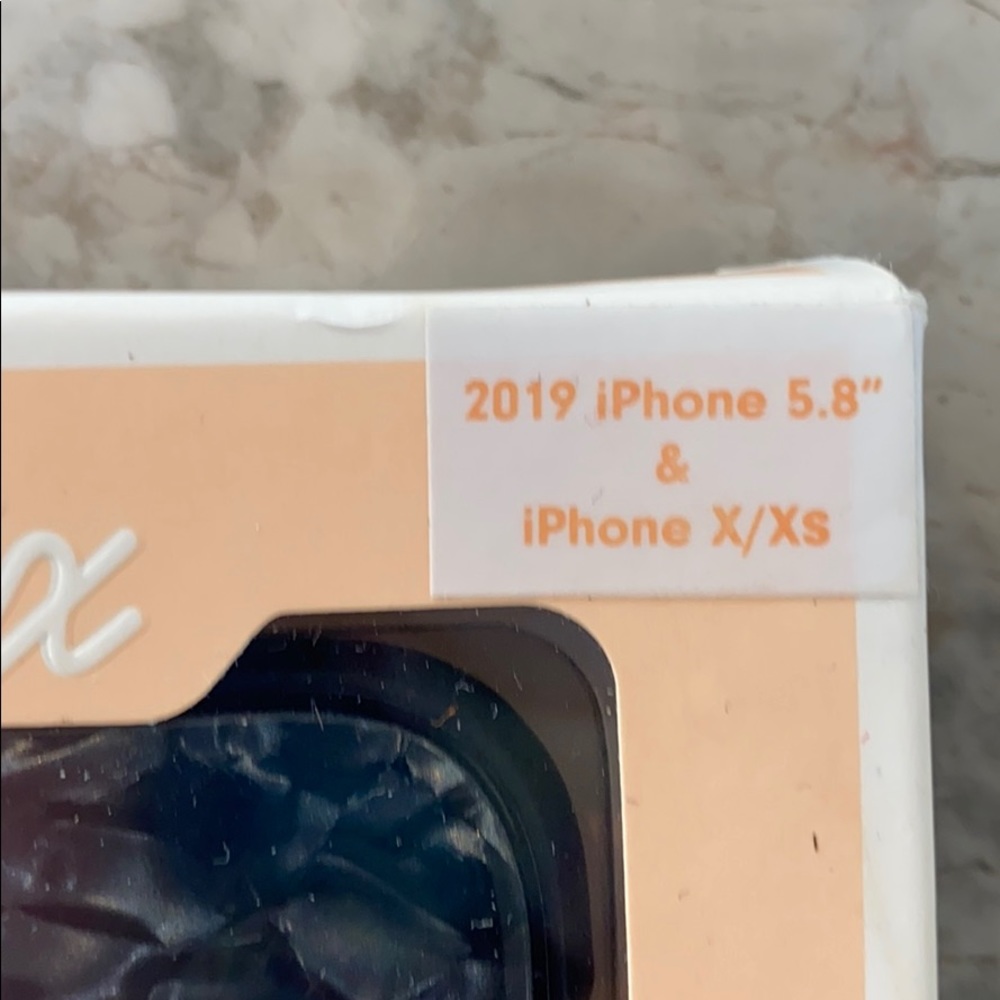 iPhone 11 Pro case - Picture 4 of 4